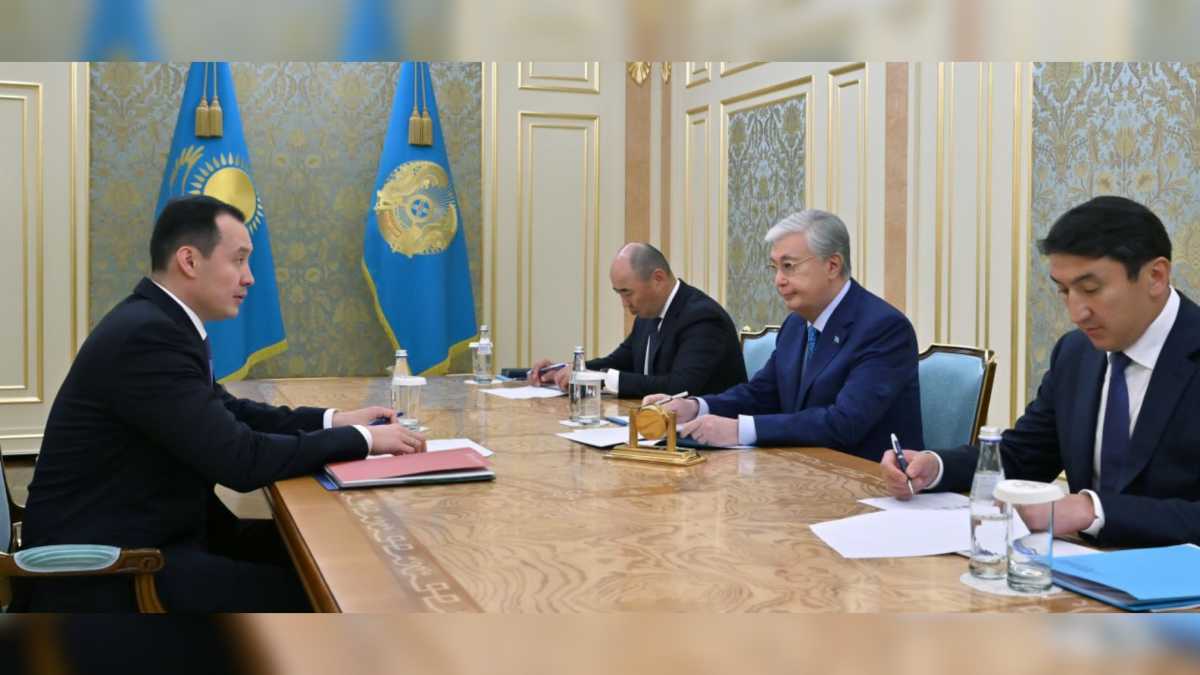 Қасым-Жомарт Тоқаев «QazaqGaz» ҰК» АҚ басқарма төрағасы Санжар Жаркешовті қабылдады