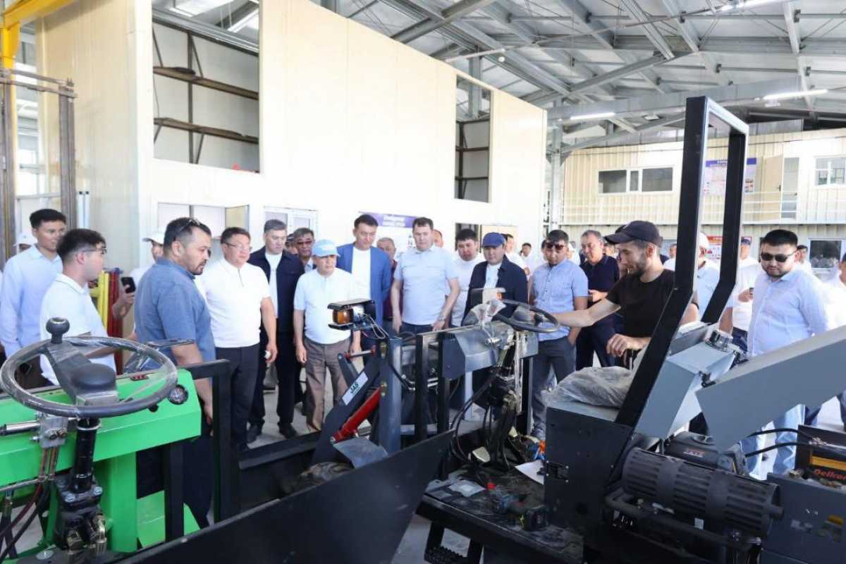 Түркістан: аудан, қала басшылары Саурандағы өндірістік аймақтардың жұмысымен танысты