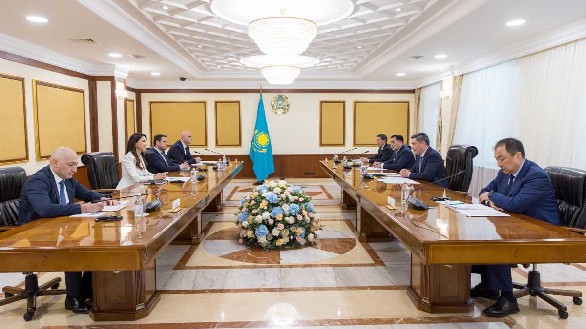 Олжас Бектенов Грузияның экономика министрі Мариам Квривишвилимен сауда-экономикалық ынтымақтастықты нығайту және Транскаспий бағытын дамыту мәселелерін талқылады
