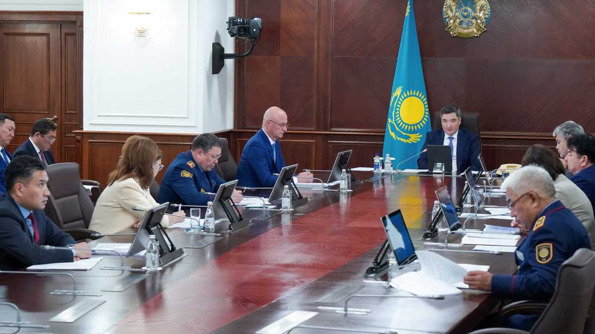 Заң мен тәртіп: Олжас Бектенов құқық бұзушылықтың алдын алу жөніндегі ведомствоаралық комиссияның отырысын өткізді