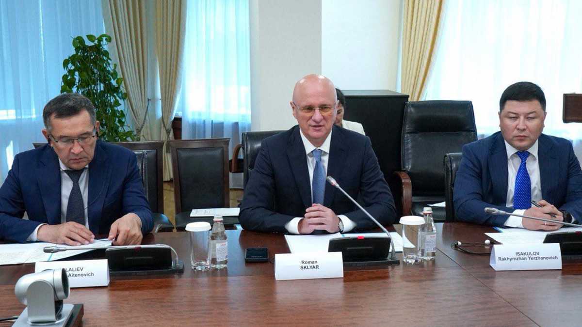 Роман Скляр Airbus-тың Еуропа бойынша президенті Жоан Пелисьемен авиация саласындағы ынтымақтастықты дамыту жайын талқылады