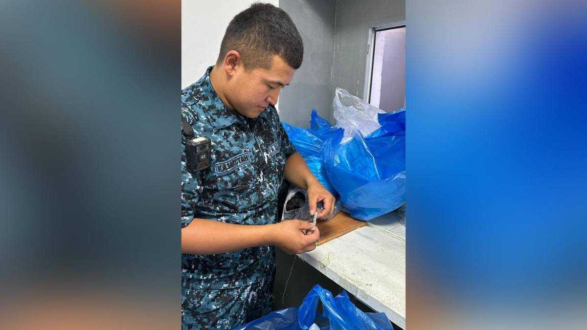 Алматыдағы тергеу изоляторында күдіктіге тыйым салынған зат жеткізбек болған азамат ұсталды