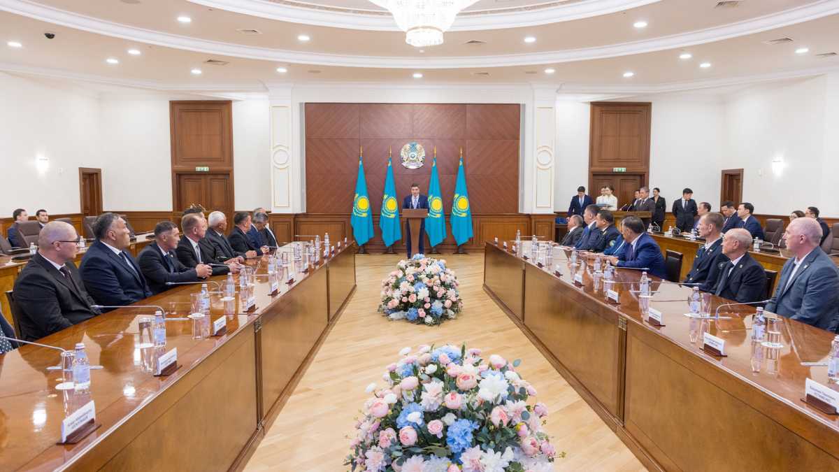 Президенттің тапсырмасы бойынша көлік саласы қызметкерлеріне мемлекеттік наградалар табыс етілді