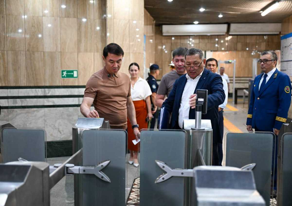 Алматы әкімі Дархан Сатыбалды қалалық метрополитеннің Диспетчерлік басқару орталығы мен электродепосына барды.