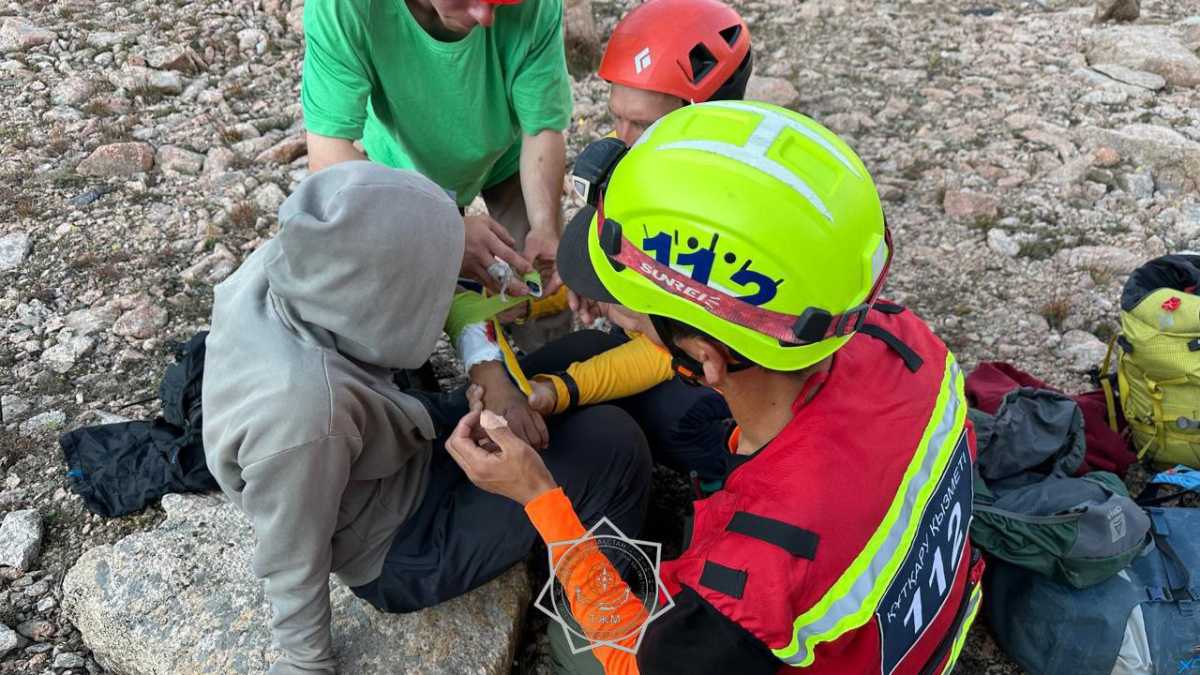 Алматы тауларында 16 жастағы жасөспірімге тас құлап түсті