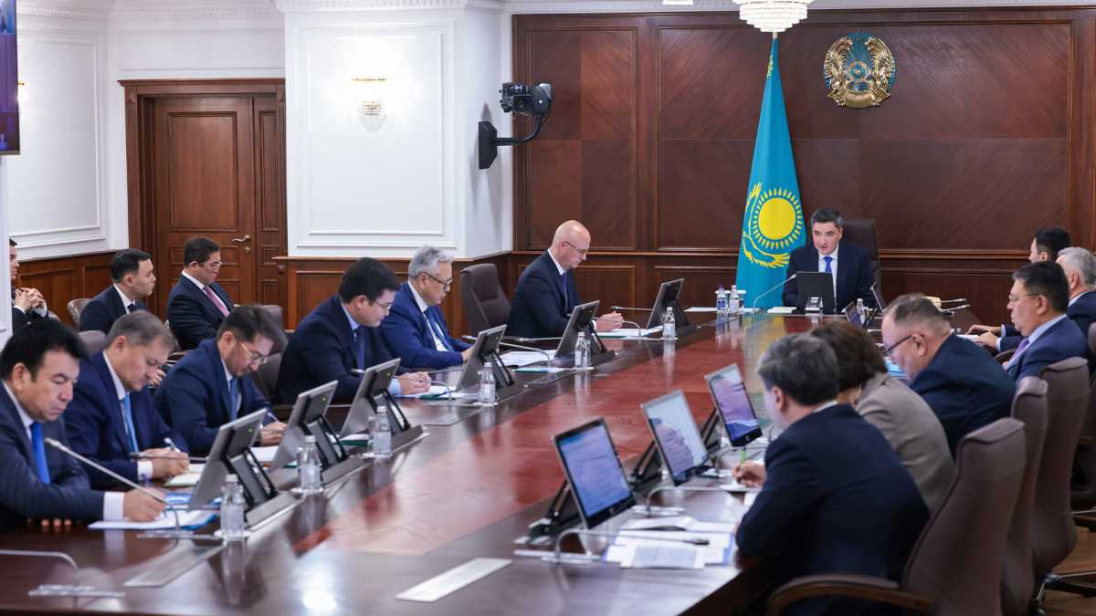 Олжас Бектенов Президент тапсырмаларын орындау бойынша жиын өткізді: цифрлық трансформация бойынша топ (цифрлық штаб) құрылды