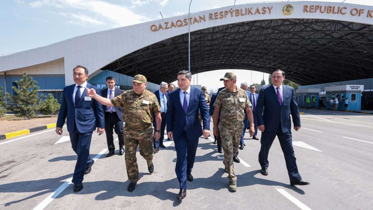 Олжас Бектенов Мемлекет басшысының Қырғызстанмен шекарадағы өткізу пункттерін жаңғырту жөнінде берген тапсырмасының орындалу барысымен танысты