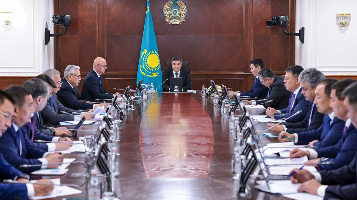 Олжас Бектенов теміржол саласын цифрландыру кезінде тұтас тәсілді жүзеге асыруды тапсырды
