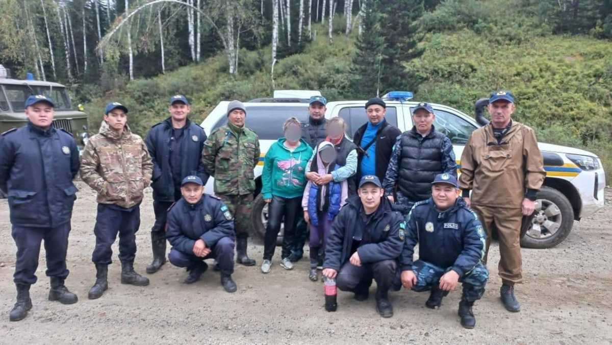 ШҚО-да полицейлер мен құтқарушылар жоғалған саңырауқұлақ терушілерді іздеп тапты