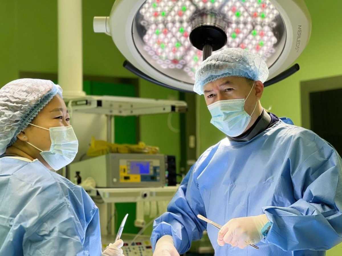 Маңғыстаудағы нейрохирургтар гемифациалдық спазмды емдеу үшін сирек операцияны сәтті жүргізді