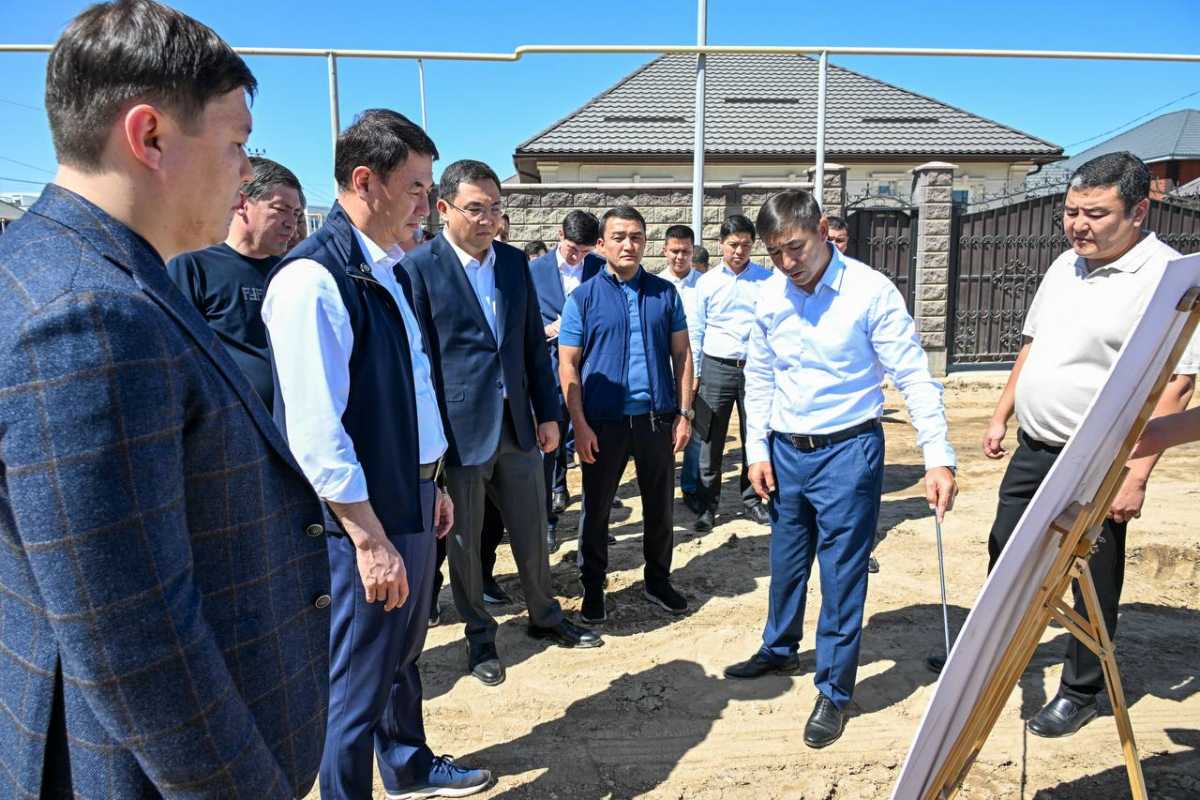 Алматы әкімі Алатау ауданының тұрғындарымен кездесті
