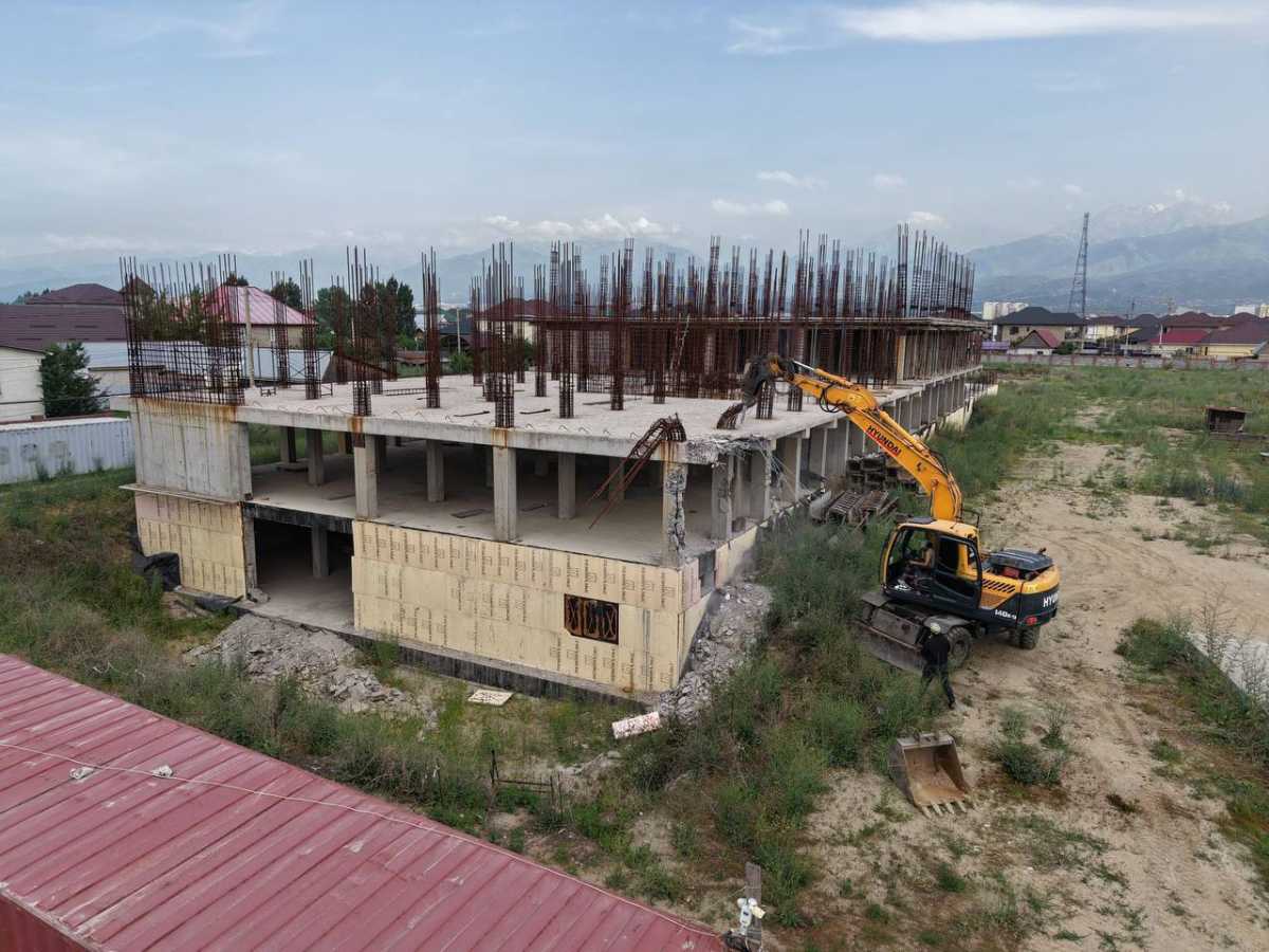 Алматыда жыл басынан бері 33 заңсыз құрылыс нысаны сүрілді