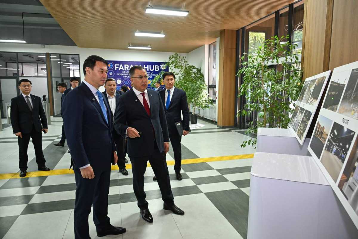 Алматы әкімі Дархан Сатыбалды әл-Фараби атындағы ҚазҰУ-ға барды