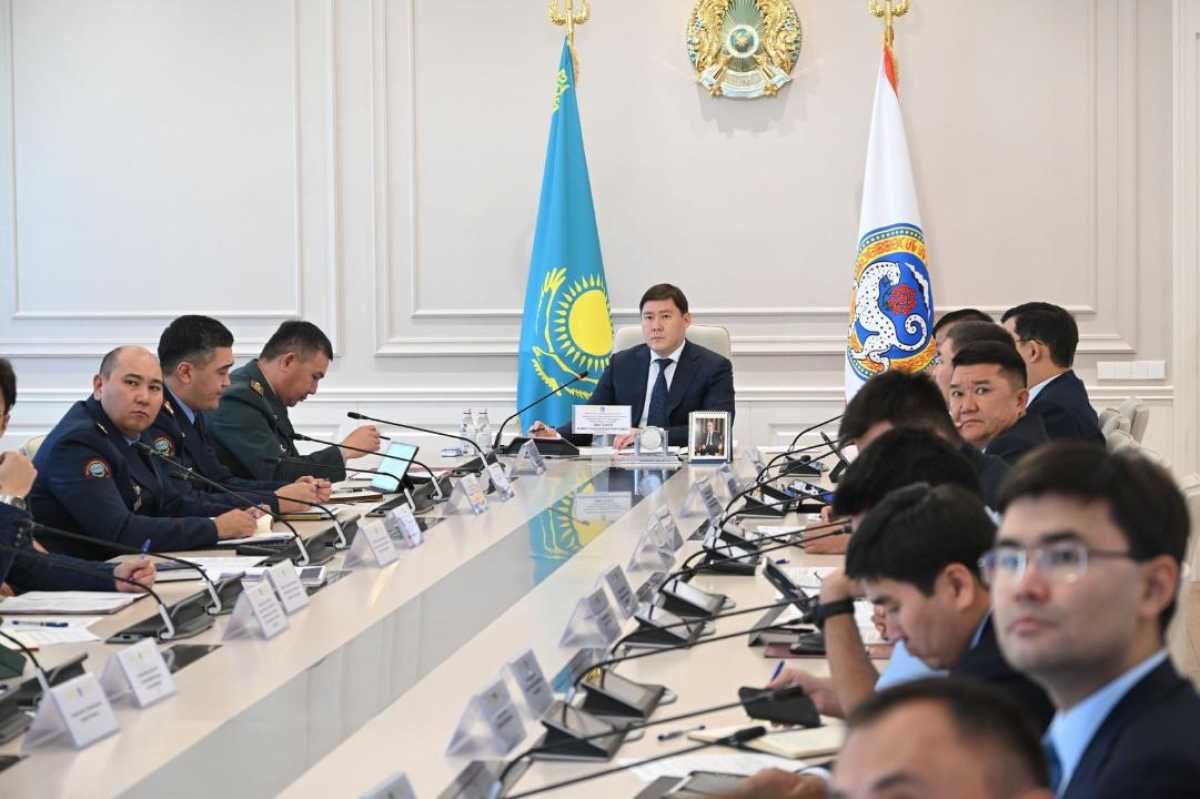 Алматы әкімінің орынбасары Алмасхан Сматлаев төтенше жағдайлар жөніндегі комиссия отырысын өткізді