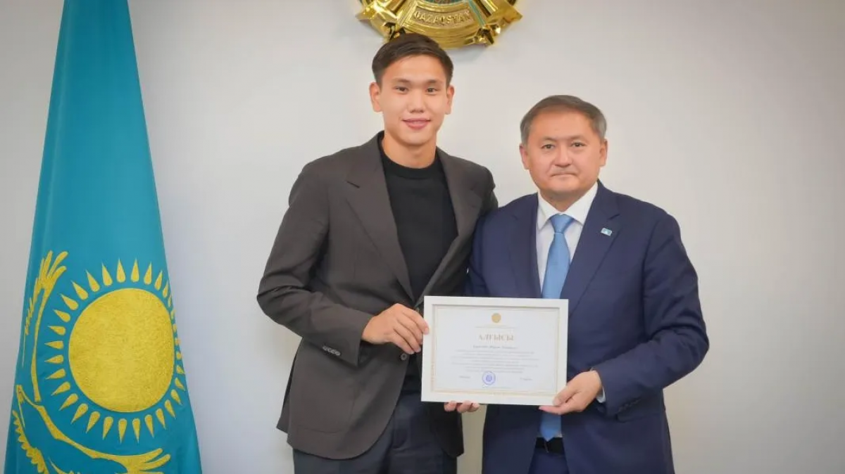 Ақылы бөлімде білім алып жүрген Шерхан Қалмұрза мемлекеттік грантқа ие болды