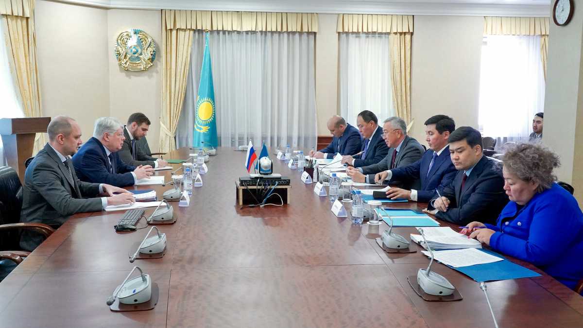 Серік Жұманғарин Ресей Елшісімен Үкіметаралық комиссия отырысына дайындық барысын талқылады