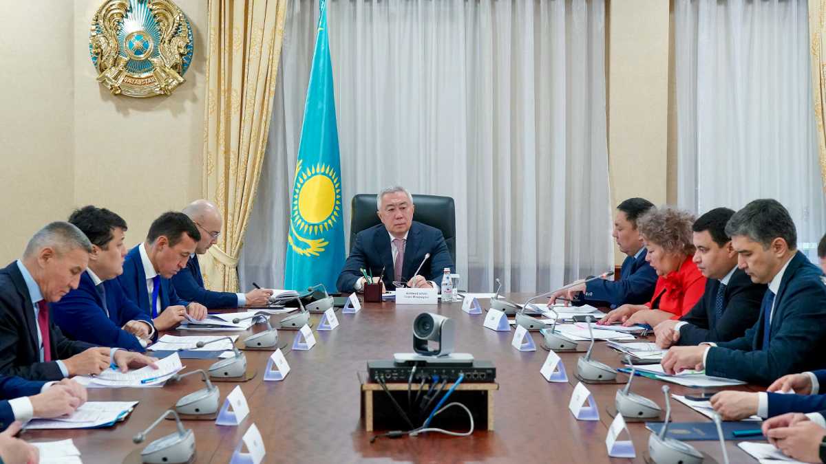 Сыртқы сауданы реттеу және ішкі нарықты қорғау мәселесі бойынша бірнеше шешім қабылданды