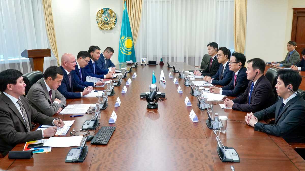 ҚР Премьер-министрінің бірінші орынбасары Роман Скляр KT&G корпорациясының президенті Бан Кён Манмен кездесті