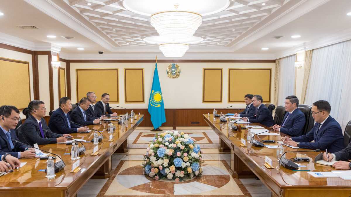 Олжас Бектенов Zijin Mining Group компаниясының басшысы Чэнь Цзиньхэмен тау-кен металлургия кешеніндегі инвестициялық ынтымақтастық мәселесін талқылады