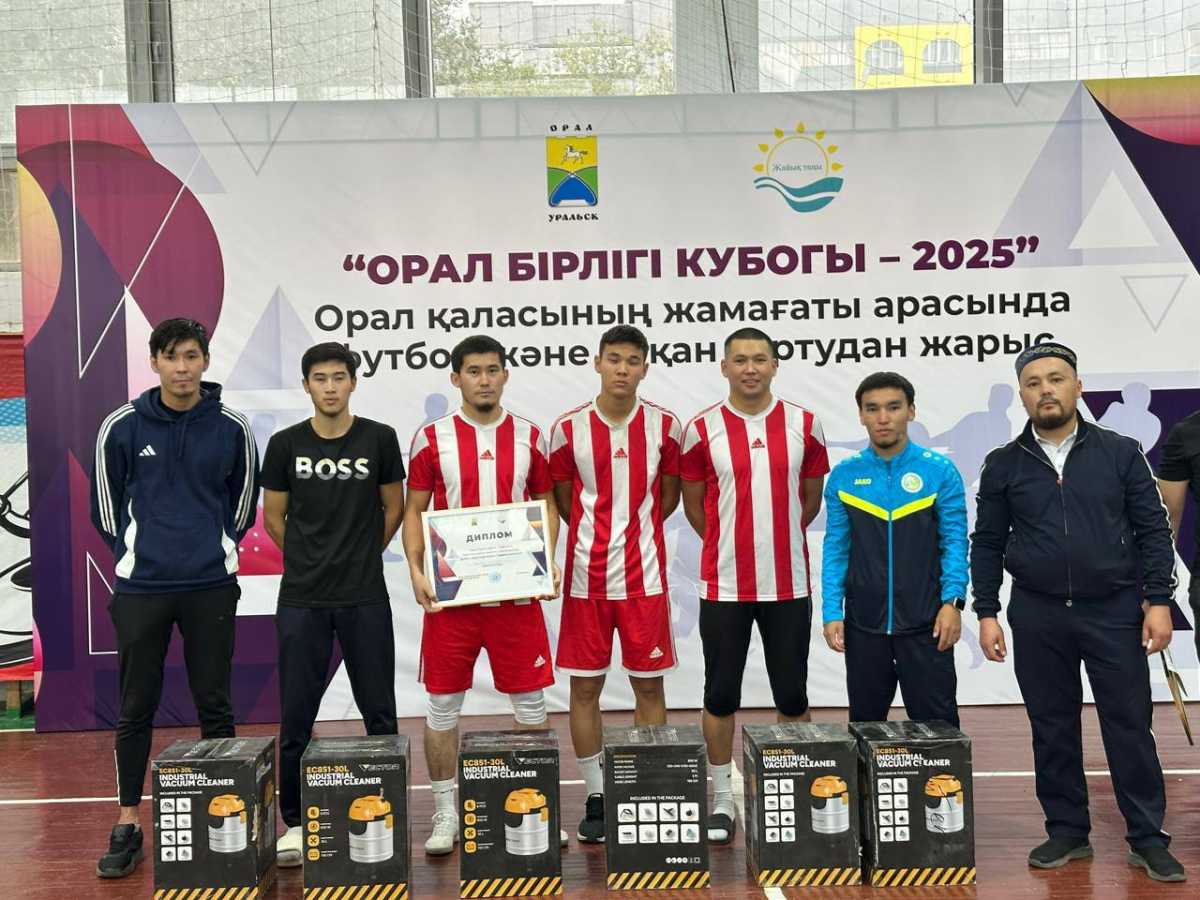 Оралда мешіт жамағаттары арасында футбол және арқан тартудан жарыс өтті