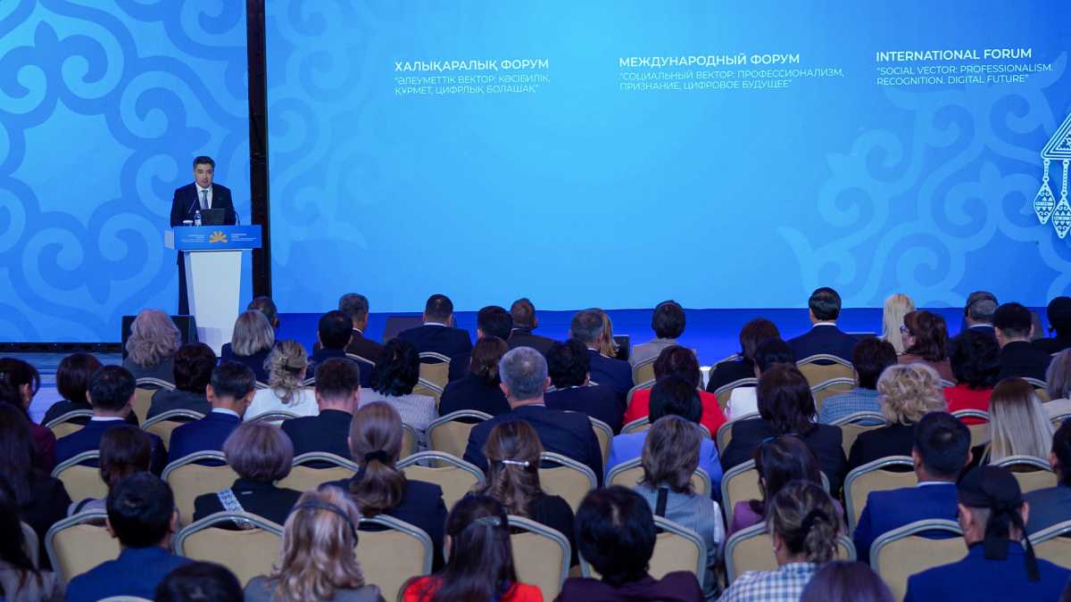 Олжас Бектенов әлеуметтік-еңбек саласының қызметкерлеріне мемлекеттік наградалар табыс етті
