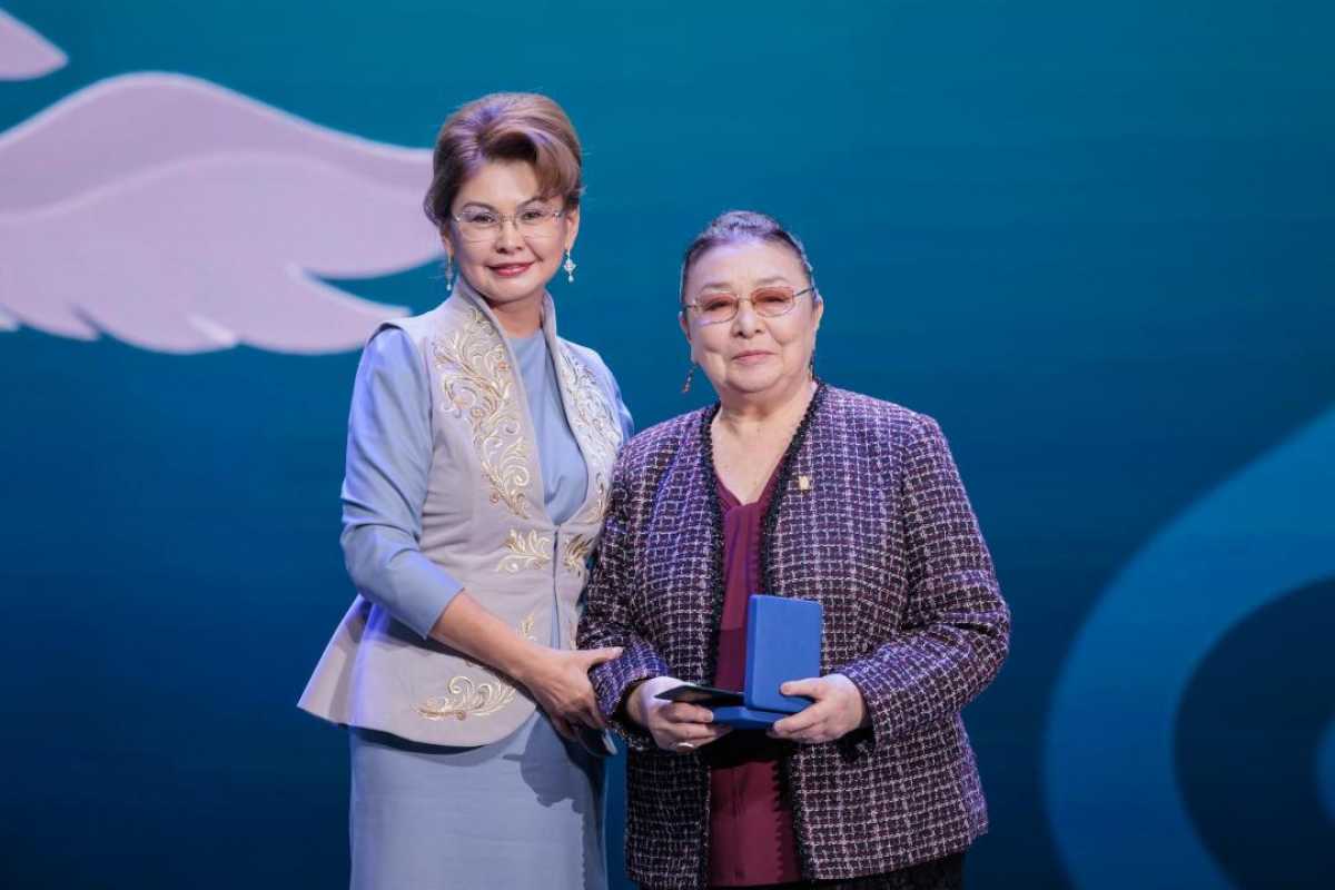 Аида Балаева мәдениет және медиа саласының қызметкерлеріне мемлекеттік наградалар табыстады