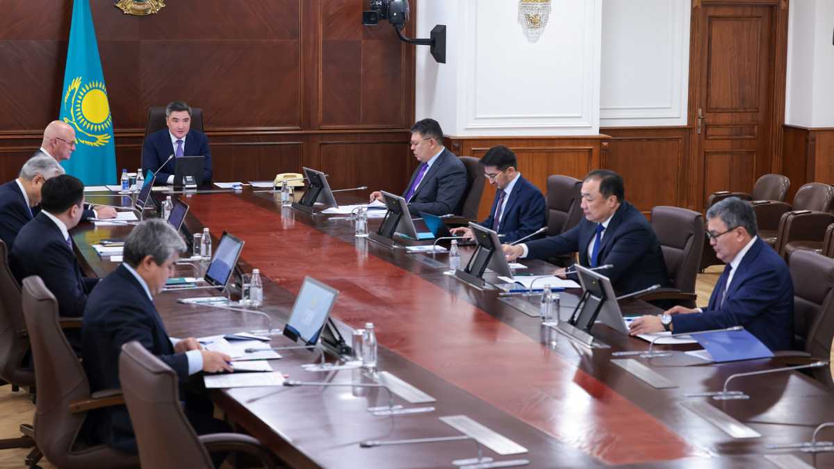 Олжас Бектенов электр энергетикасын дамыту және цифрландыру мәселелері жөніндегі Үкімет отырысын өткізді