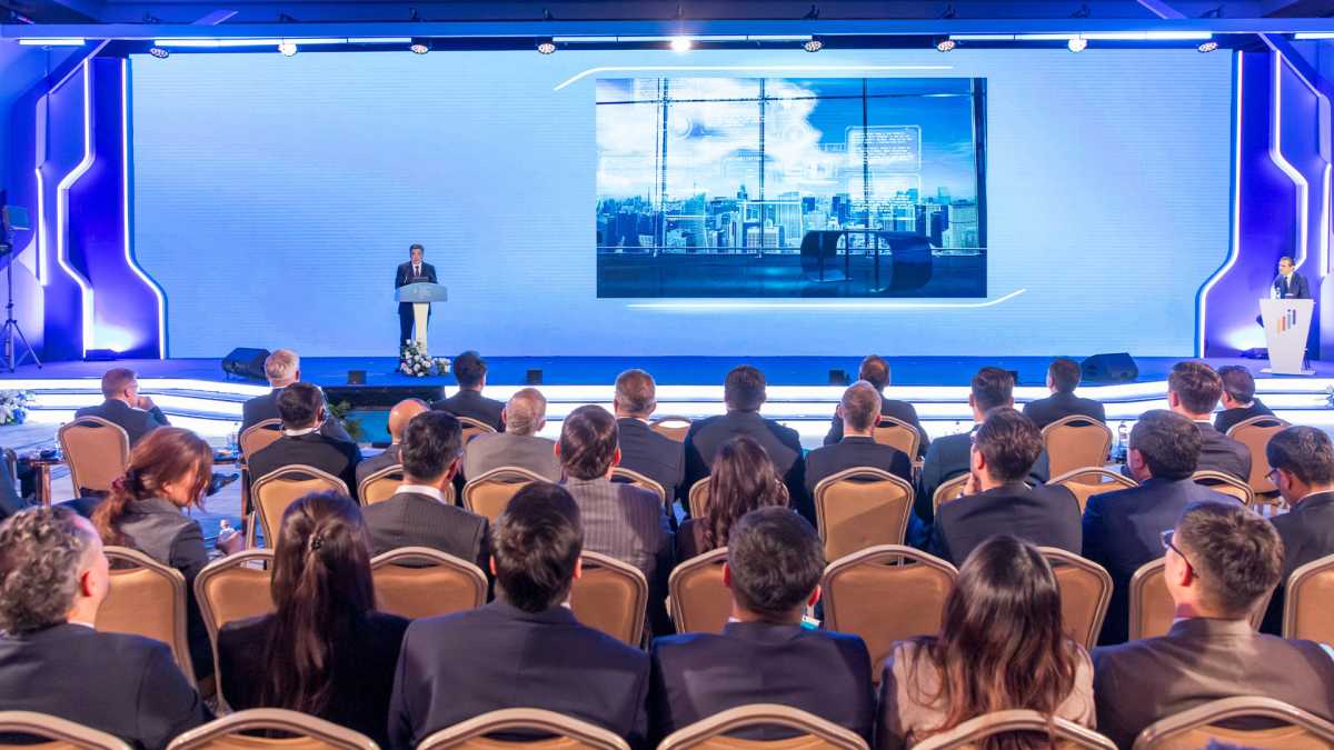 «Қазақстан ұзақмерзімді инвестициялар үшін ашық және болжамды ел болып қала береді» — Олжас Бектенов