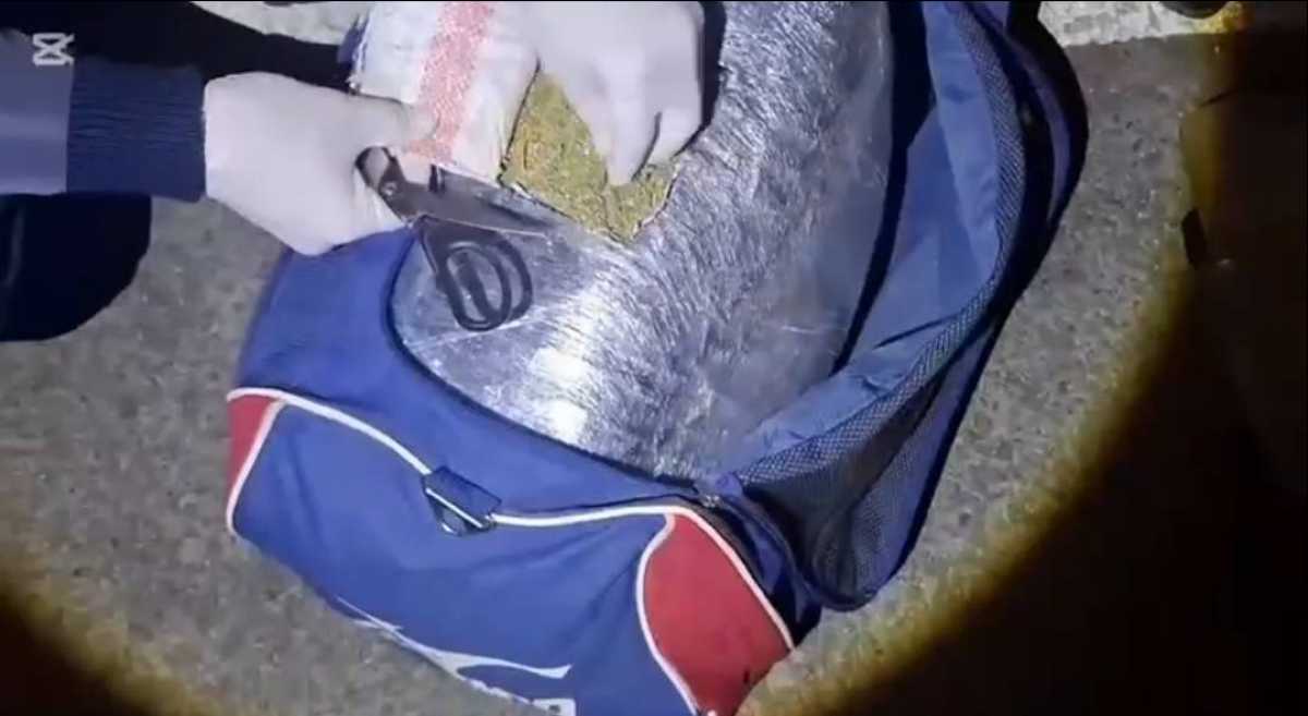 Жамбыл облысында полиция қызметкерлері ірі көлемдегі есірткіні тәркіледі