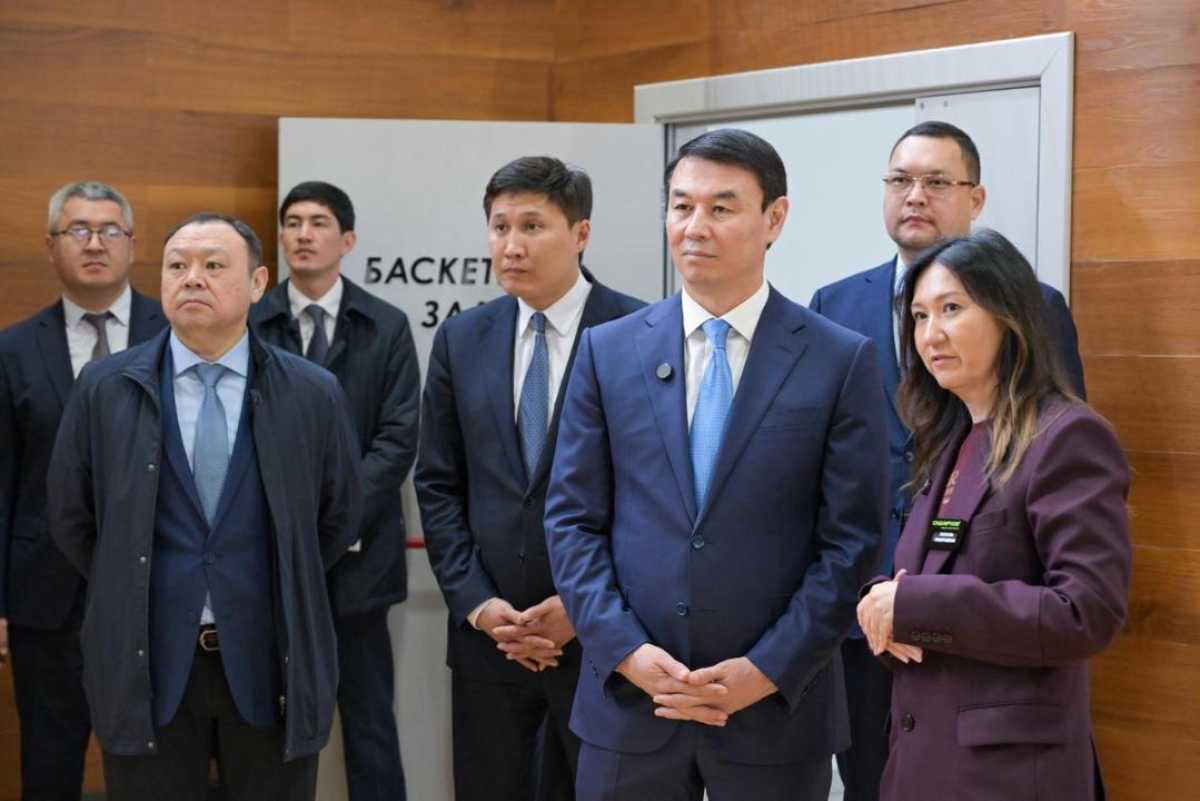 Алматы әкімі спорт кешені мен Ұлттық кітапханаға барды