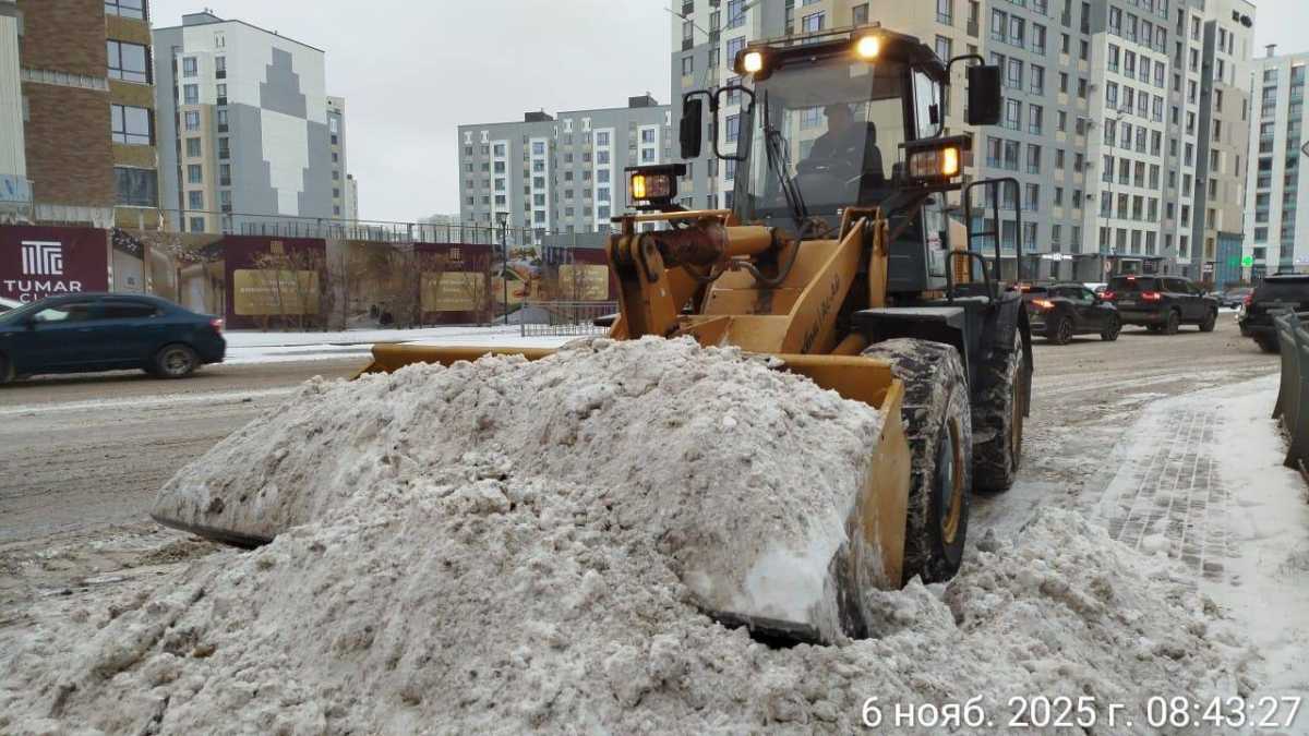 Астанада шамамен 2 500 жол жұмысшысы қар күреу жұмысына шықты