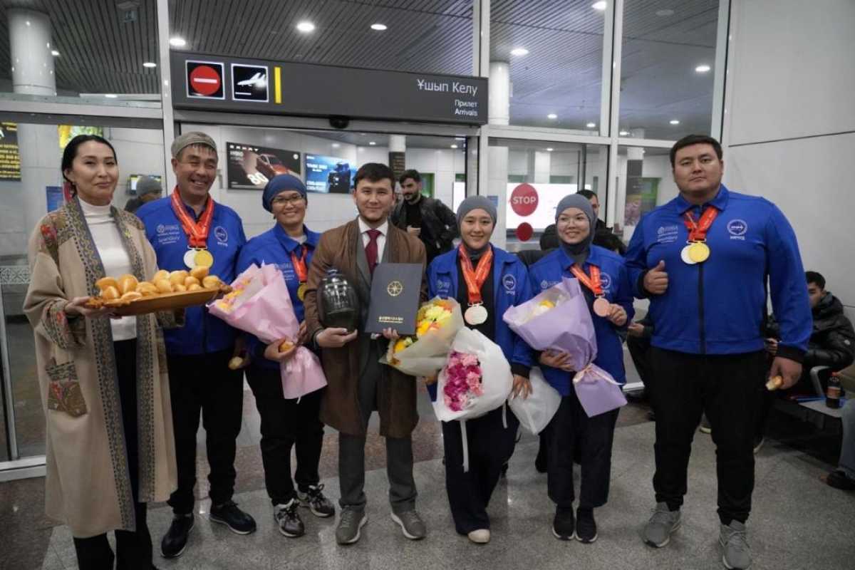 Әлем кубогында топ жарған елордалық спортшылар елге оралды