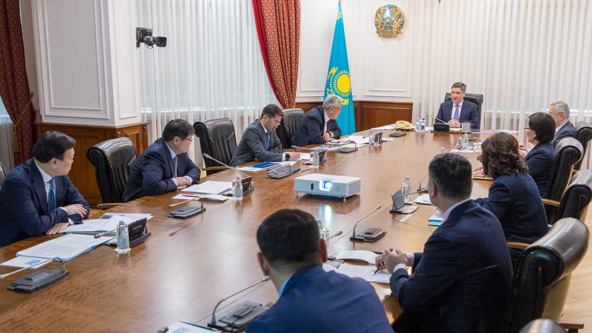 Олжас Бектенов халықты әлеуметтік қолдау жүйесін жетілдіру мәселелері жөнінде кеңес өткізді