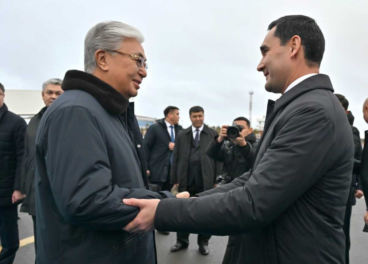 Қасым-Жомарт Тоқаев Қазақстанға мемлекеттік сапармен келген Түрікменстан Президенті Сердар Бердімұхамедовті қарсы алды