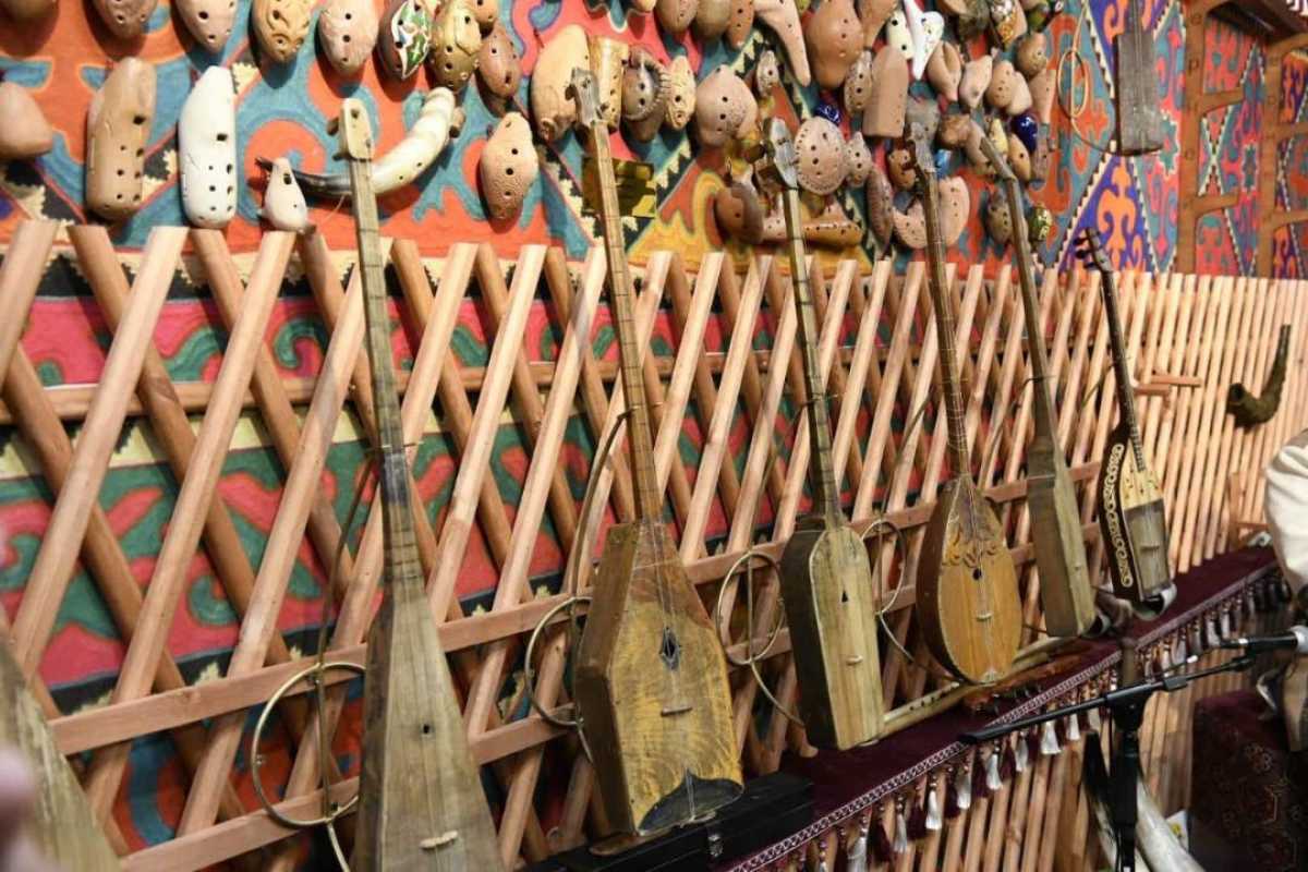 Астанада түркі халықтарының музыкалық аспаптары қойылған экспозиция ашылды