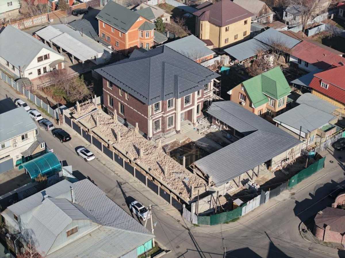 Алматыда заңсыз ірі нысан сүріліп жатыр