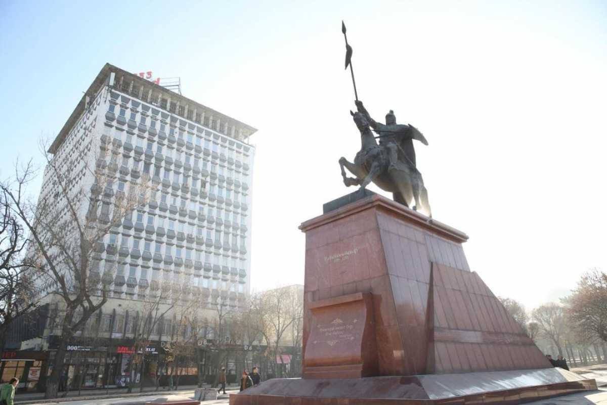 Алматы әкімі Пушкин көшесінің бойындағы аумақты көріктендіру барысымен танысты