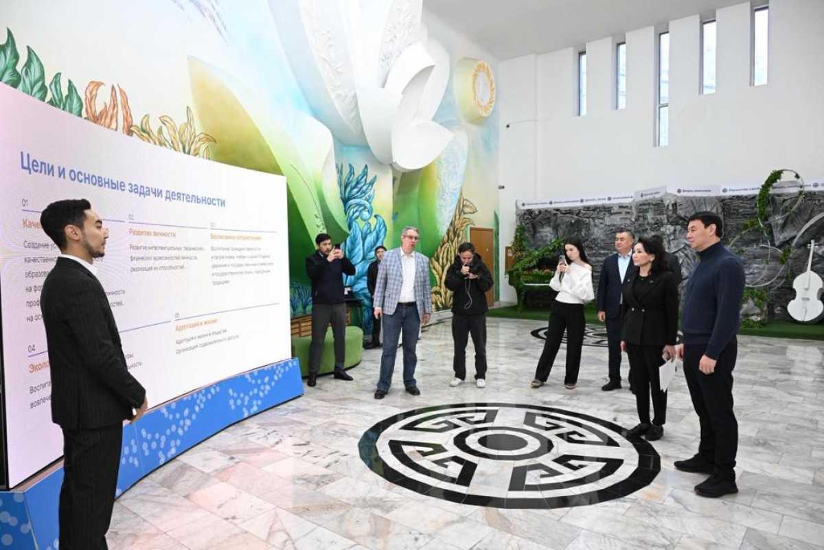 Алматы әкімі Дархан Сатыбалды Оқушылар сарайы мен Алматы музейінің жұмысымен танысты