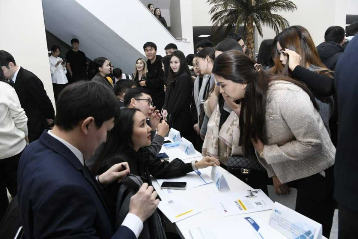 Астанада жастарға арналған кезекті бос жұмыс орындарының жәрмеңкесі өтті