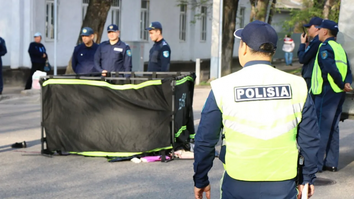 Алматыда дүкендегі дау қазаға әкелді: мопед мінген 26 жастағы қыз ЖКО-да көз жұмды