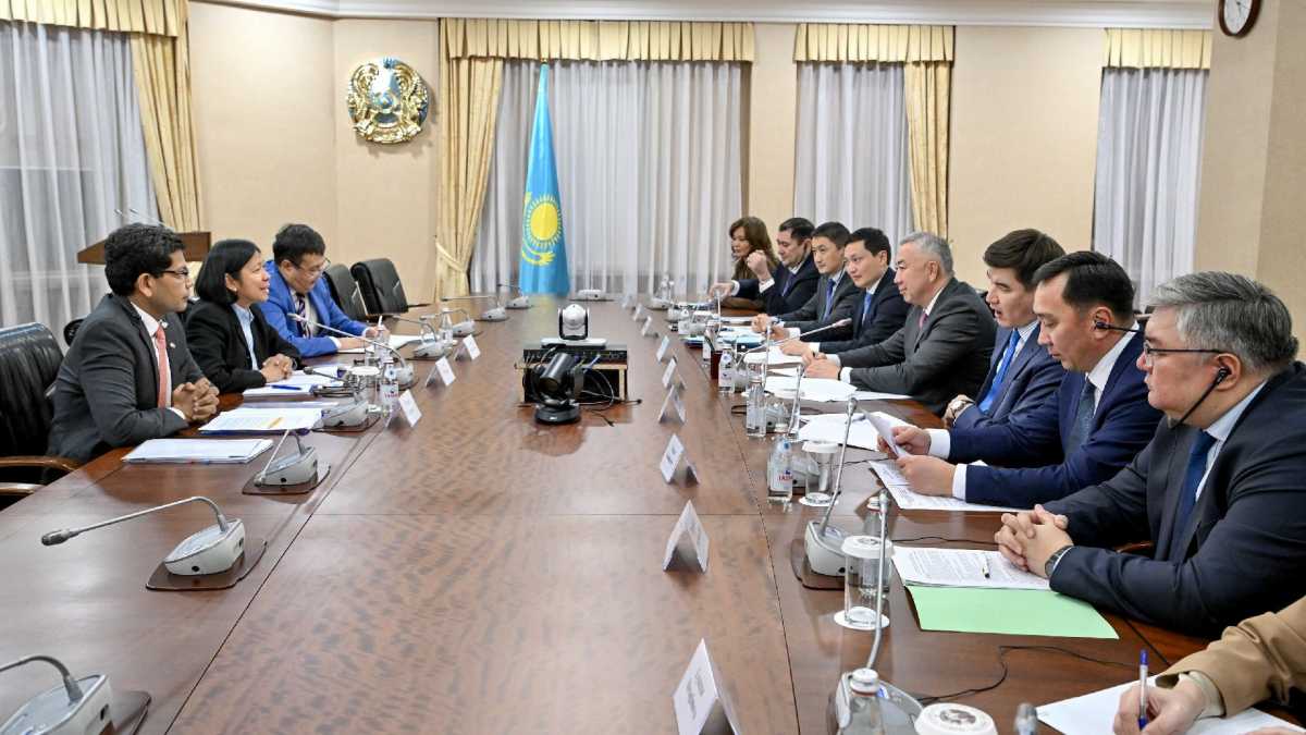 Серік Жұманғарин Азия даму банкінің Орталық және Батыс Азия бойынша бас директорымен кездесті