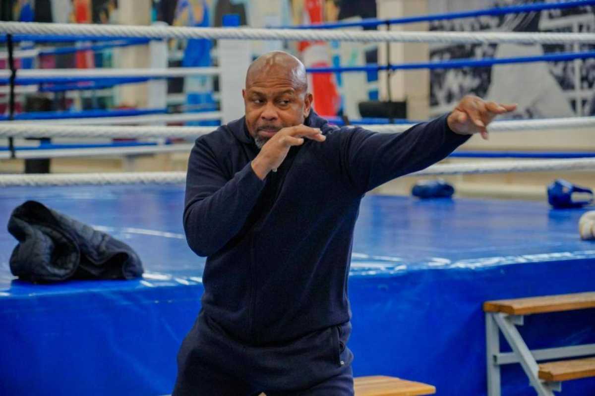 Астанада әйгілі бокс жұлдызы Рой Джонс жастарға шеберлік дәрісін өткізді