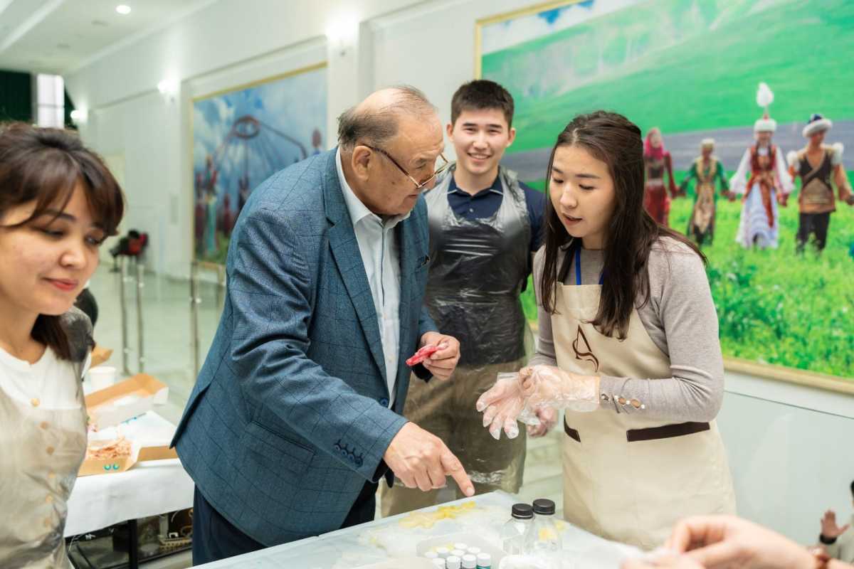 Шымкентте «Қара шаңырақ» қолөнер және халықтық өнер көрмесі өтті