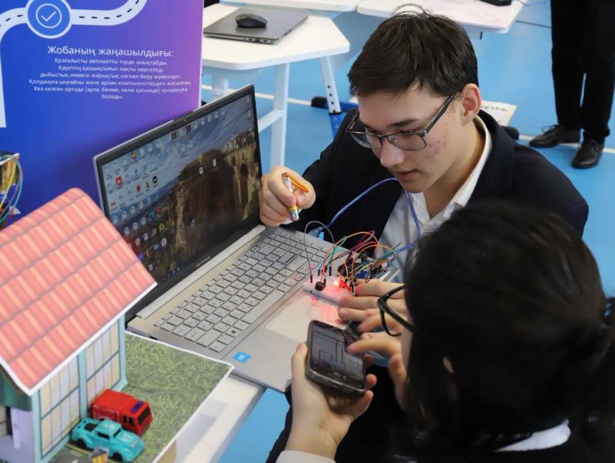 Астанада жалпы білім беретін пәндер бойынша республикалық ғылыми жобалар конкурсының қалалық кезеңі өтіп жатыр