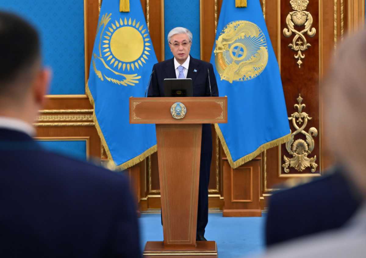 Президент Қасым-Жомарт Тоқаев Бас прокуратура, Мемлекеттік күзет қызметі, Ішкі істер министрлігі қызметкерлеріне пәтер кілтін табыстады