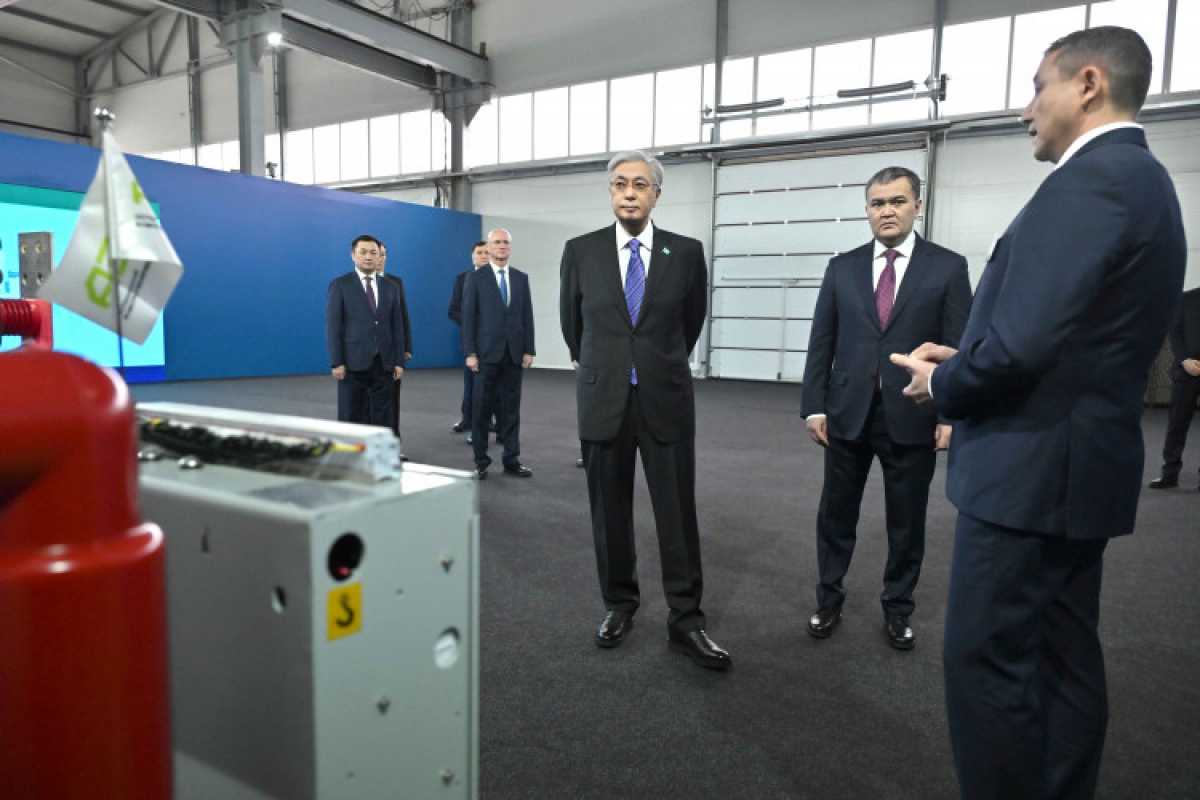 Мемлекет басшысы өңдеу өнеркәсібі кәсіпорындарының көрмесін аралап көрді