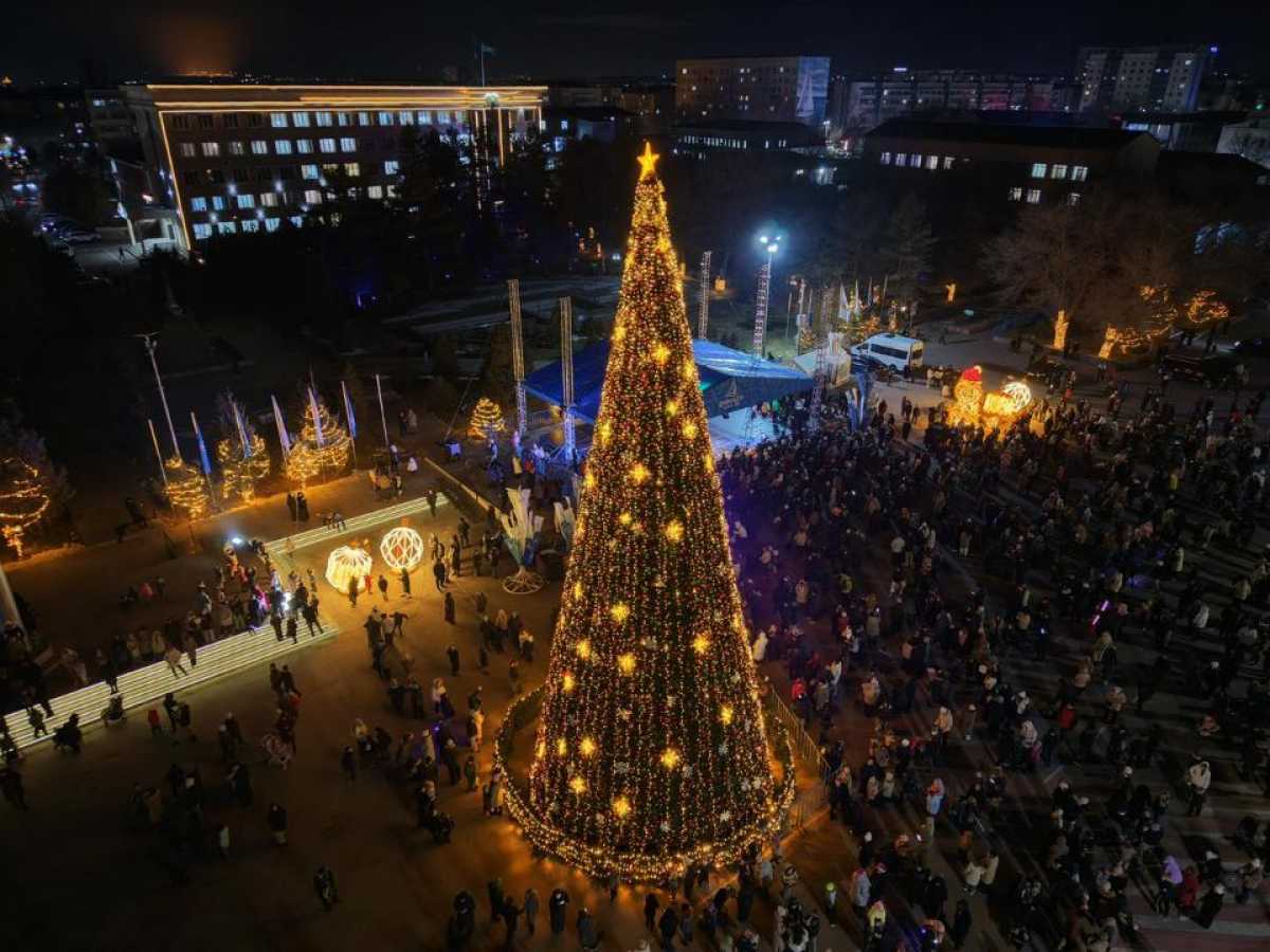 Coca-Cola-ның жаңажылдық керуені алғаш рет Қонаев қаласына келді