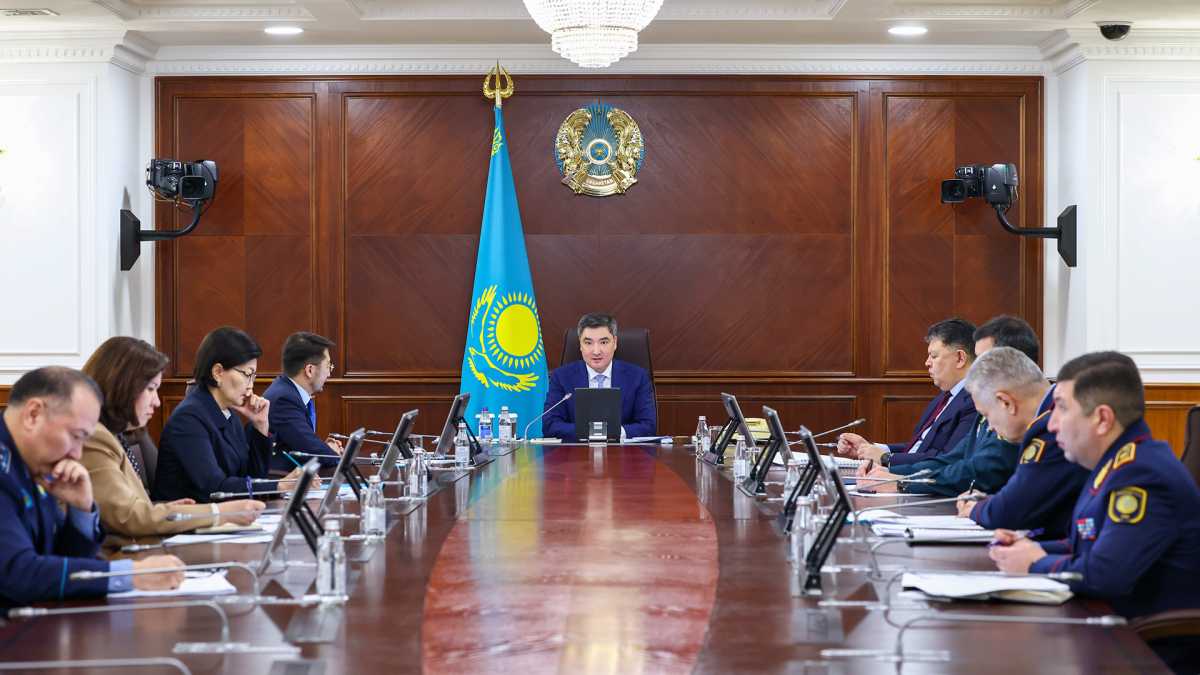 Олжас Бектенов мереке күндері құқық бұзушылықтың алдын алу және қауіпсіздік шаралары жөніндегі ведомствоаралық комиссия отырысын өткізді