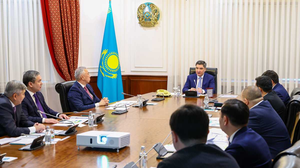 Олжас Бектенов арнайы экономикалық және индустриялық аймақтар инфрақұрылымын дамыту мәселесі бойынша кеңес өткізді