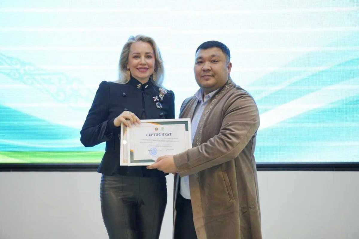 Астанада қазақ тілі курсының тыңдаушыларына сертификат тапсыруға арналған салтанатты рәсім өтті